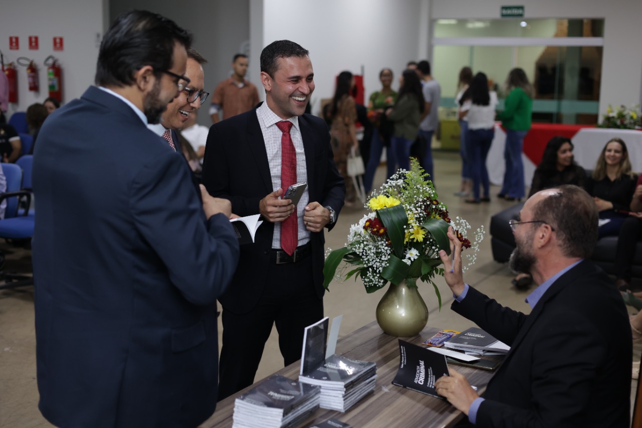 Fontenele Publicações / 11 95150-3481 / 11  95150-4383 Lançamento do livro “Advocacia Criminal – A Atuação da Defesa em um Caso de Estupro de Vulnerável”